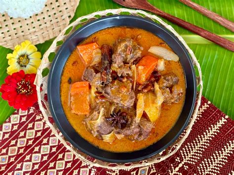 Gaeng Massaman Neua Thai Massaman Beef Curry Recipe Hungry In Thailand