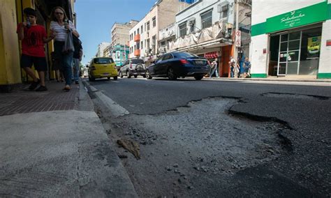 Buracos Atrapalham O Trânsito Na Cidade Do Rio Jornal O Globo