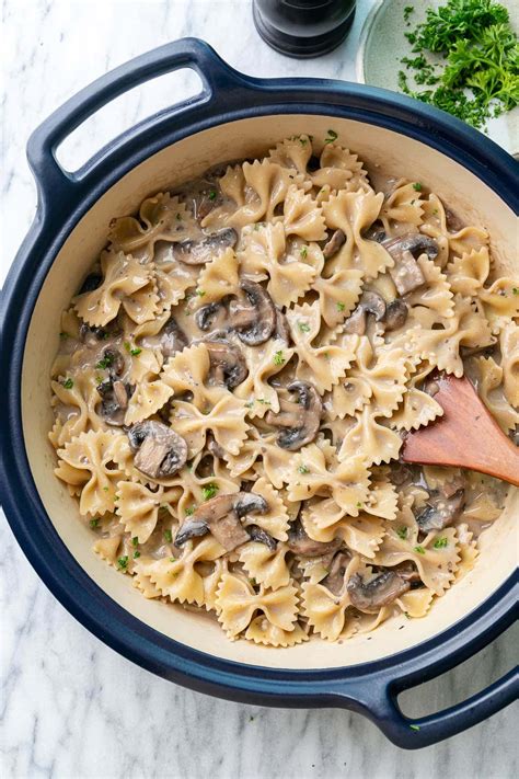 One Pot Creamy Vegan Mushroom Pasta - The Simple Veganista