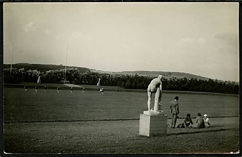 Ollerup Stadion Med Ved Gymnastikh Jskolen Med Statue Fotokort U