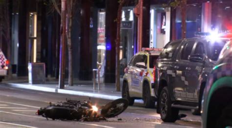 Man Crashes Into Back Of Police Car On Chapel St In Melbourne 7news