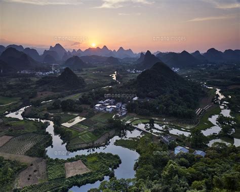 Sunset Over The Li River Cuiping Mountain Guilin China 20080004834 の