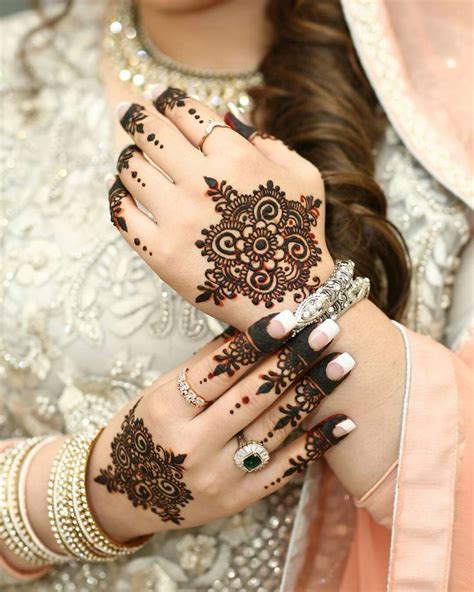 Pin By Fariha Sajid On Mehandi Dpz Design Henna Designs Easy Mehndi Design Photos Mehendi