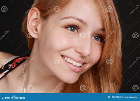 Fille Blonde Mignonne Image Stock Image Du Sourire Blonde 12362373