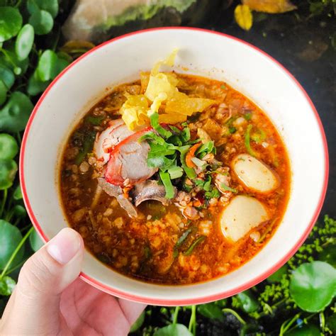 รีวิว ก๋วยเตี๋ยวสุโขทัย สูตรโบราณ หมูแดงย่างน้ำผึ้ง หมูสับ ต้มยำมะนาวสด อร่อยดีดอทมี Aroydee