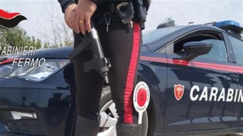 In Fuga Dai Carabinieri Contromano In Autostrada Speronano Unauto Un