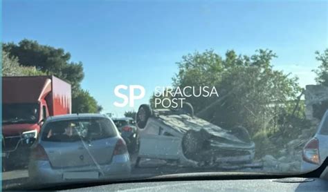 Tragedia Sfiorata Alla Due Colonne Incidente Autonomo Con Auto Che