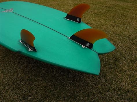 波情報 湘南 今季も一番人気 FX 4ウィングスワロー サーフボードクオリティーハードコア Quality Hardcore Distributions