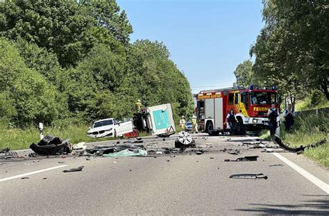 T Dlicher Unfall In Albstadt Autofahrer Stirbt Nach Zusammensto Auf B