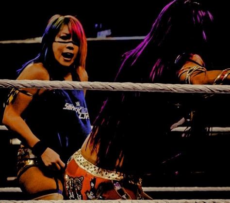 Asuka vs Sasha Banks at Survivor Series | Women's wrestling, Wwe sasha ...