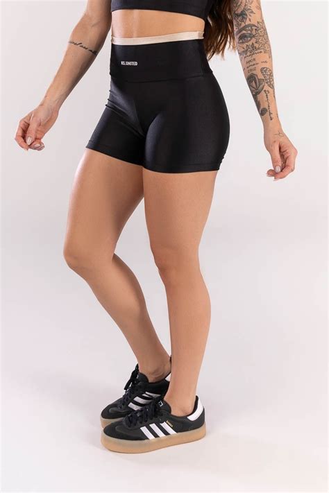 Kaisan Short Vira no Cós e Vivo Tecido Platinado Preto Nude Ref K A