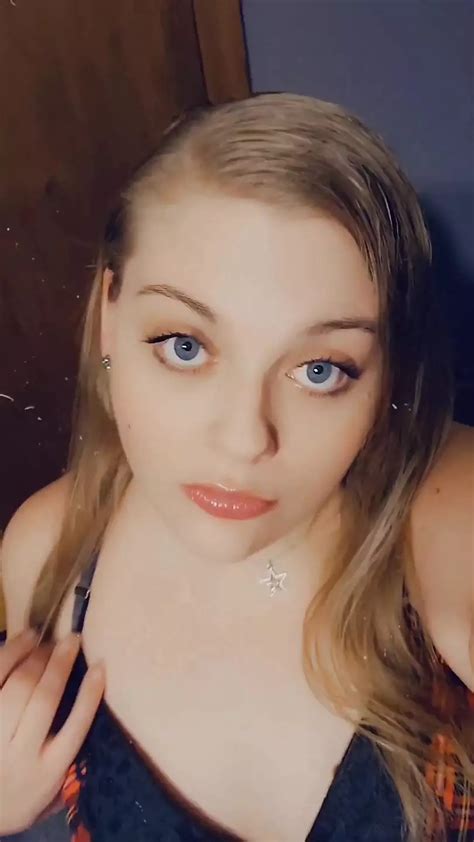 Compilação gordinha sexy em lingerie brinca peitos pequenos e buceta gorda xHamster