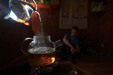 Ceremonia del té chino tetera de vidrio elaborada Foto Premium