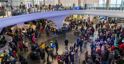 Warszawa Chaos na Dworcu Centralnym Aktywiści apelują wojewoda