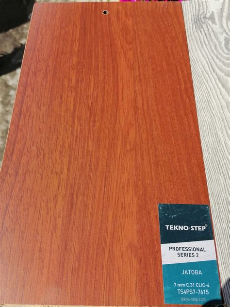 Piso Laminado Marca Tekno Step Linea Professional Series De 7mm