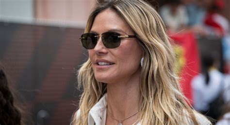 Heidi Klum topless et bikini string elle expose son corps bronzé