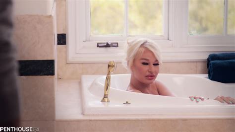 Busty Milf Finds A Way To Avoid Eviction London River