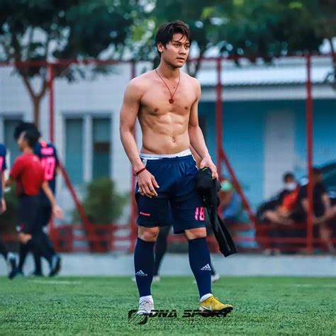 7 Pesona Rizky Billar Saat Main Sepakbola Yang Curi Perhatian Hot