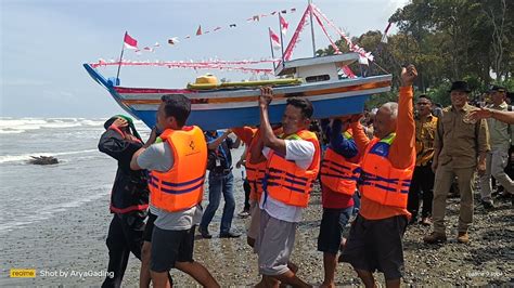 Peringati Muharram Festival Larungan Ungkapan Syukur Nelayan Penago