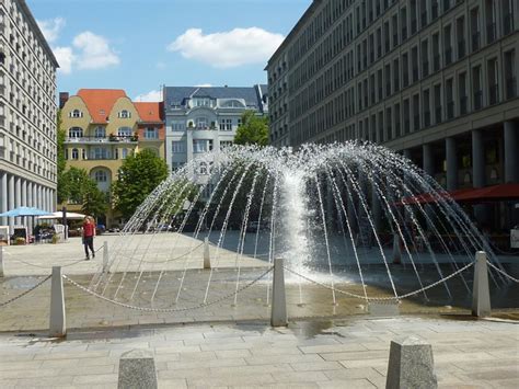 Wasserspiele Auf Dem Walter Benjamin Platz Berlin De