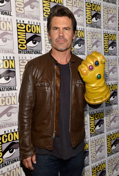 Josh Brolin with The Infinity Gauntlet Prop at SDCC 2014 - The Avengers: Age of Ultron Photo ...