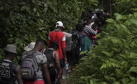 Panam Prev Nuevo R Cord De Migrantes Que Cruzan Selva Del Dari N El