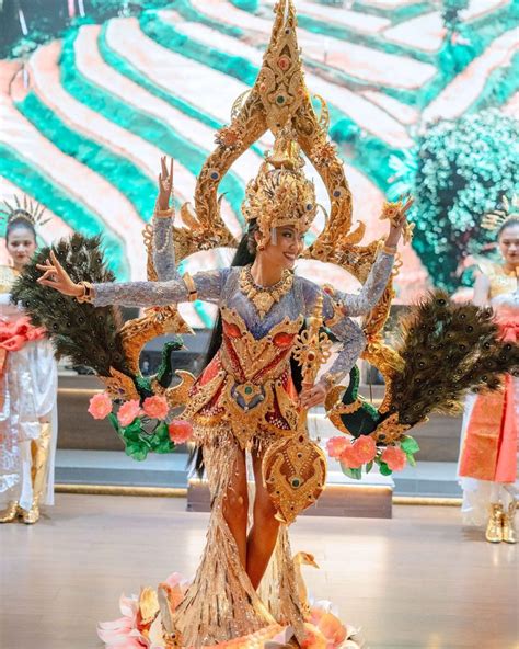 Potret Kostum Nasional Wakil Indonesia Untuk Miss Cosmo