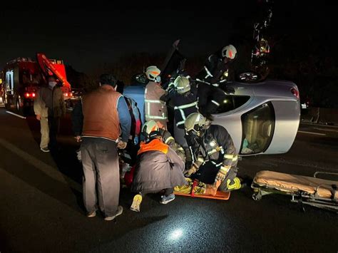 救命啊！國1彰化段2車追撞翻覆 她夾車內打電話求救 社會 自由時報電子報