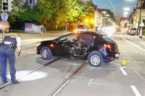 Eine Person verletzt Zwei Straßenbahn Unfälle in Karlsruhe am Mittwoch