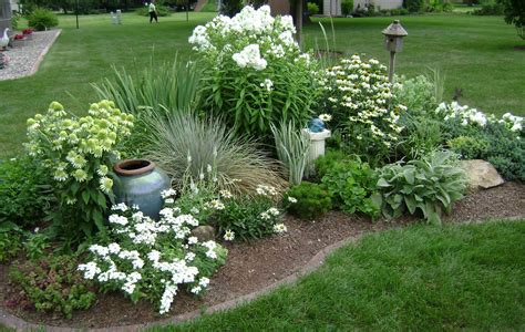 Gardens Ideas, White Gardens, White Flower, Front Yards, Girls Weekend ...