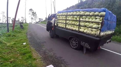 Pasukan L300 Muatan Sayur Over Lewat Tanjakan Extreme Di Tarik Truk