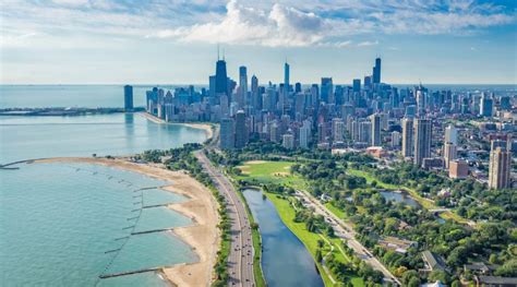 A Traveler's Guide to Lake Michigan and Chicago's Lakefront