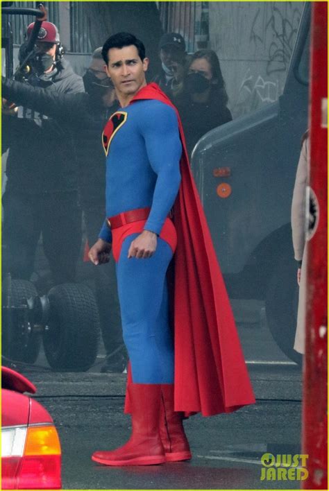 Tyler Hoechlin's Superman Suit Looks Very Different In New 'Superman ...