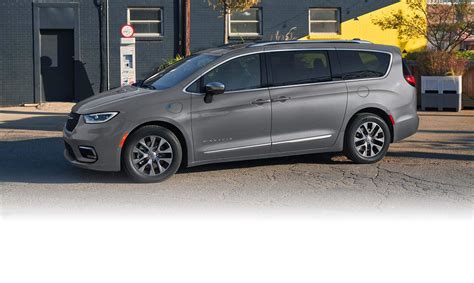 2025 Chrysler Pacifica Plug-In Hybrid Minivan