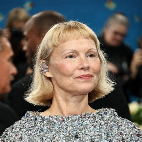 Pamela Andersons Wore a Cropped Haircut at the 2025 Met Gala