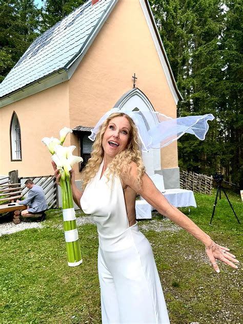 Nach Bikini Fotos Fans Wollen Katja Burkard Im Playboy Sehen Was Sagt Der RTL Star