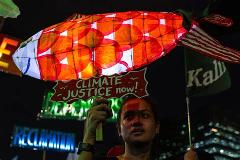 IN PHOTOS: Christmas lantern parade takes a stand against reclamation ...