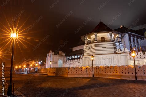 Night view of Sri Dalada Maligawa Temple in Kandy, Sri Lanka Stock ...