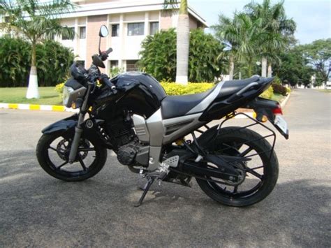 Yamaha FZ16 Black... Review and Photos