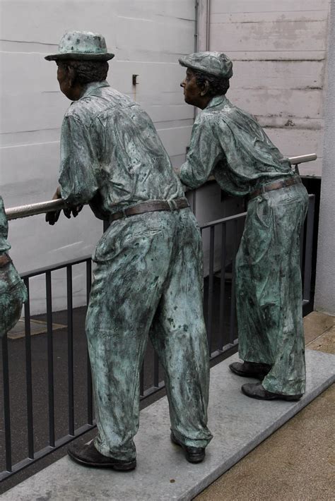 Skulpturen Statuen von Männern in der Stadt Thun im Bern Flickr