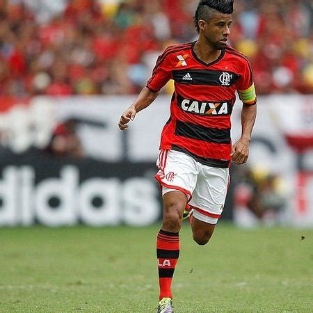 L O Moura Anuncia Aposentadoria E Agradece Ao Futebol Realizado