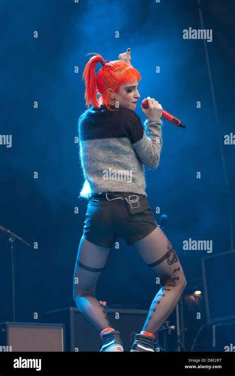 Paramore Lead Vocalist Hayley Williams Stock Photo Alamy