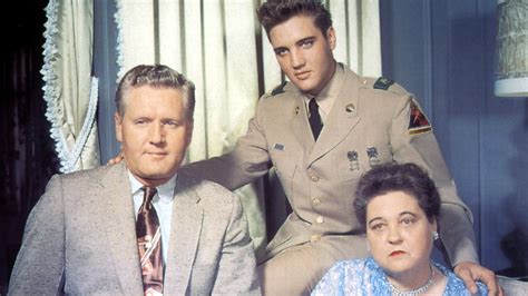 Elvis And His Parents - Elvis Presley Photo (43790117) - Fanpop