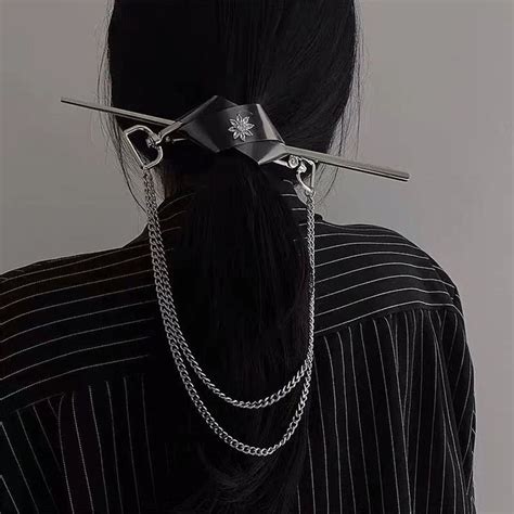 Pin on PEOPLE | Hair accessories, Hair jewelry, Hair ornaments