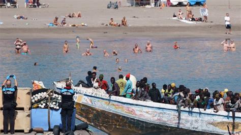 Ten Cayucos With Almost 900 Migrants Arrive In The Canary Islands This