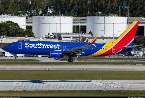 N8518R Southwest Airlines Boeing 737 8H4 WL Photo By Wolfgang Kaiser