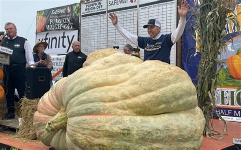 A 2 749 Pound Pumpkin Named Michael Jordan Broke A World Record