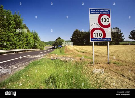 French Motorway Speed Limit 110 Banque De Photographies Et Dimages à