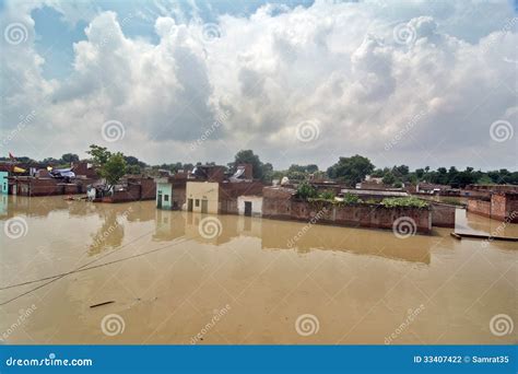 La India inundada fotografía editorial Imagen de caminos 33407422