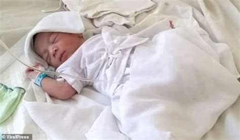 Newborn Baby Found Alive In Plastic Bag In The Philippines Daily Mail